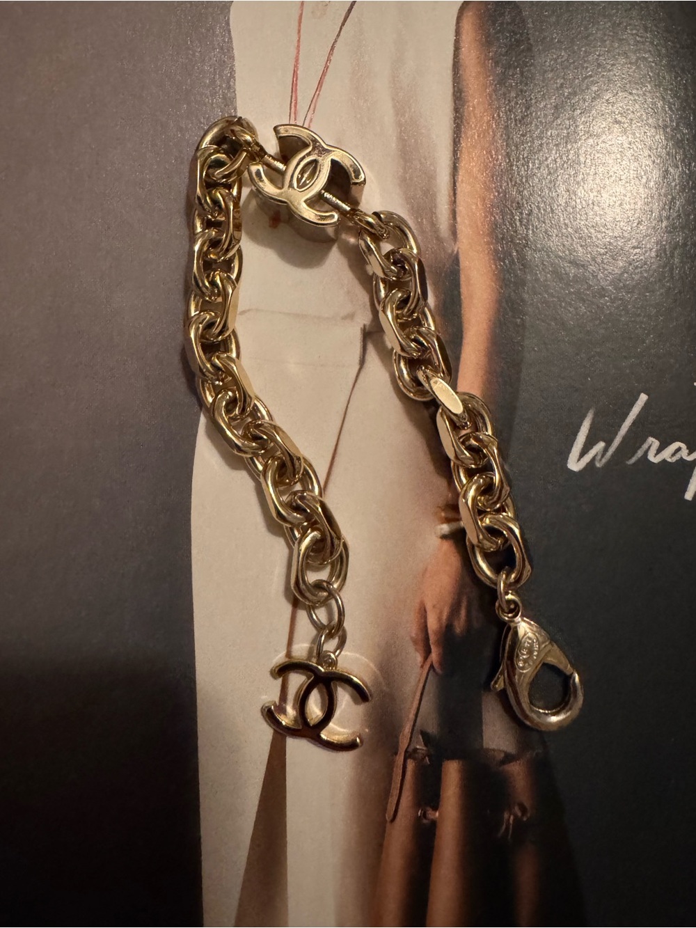 Chanel logo fashion bracelet in light gold tone - Picture 6 of 7